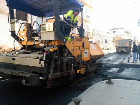 imagen del asfaltado de la calle Banda Playa (foto Mariqui Romero)