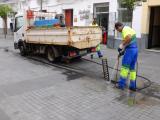 Aqualia ha continuado con los trabajos de limpieza de los imbornales.