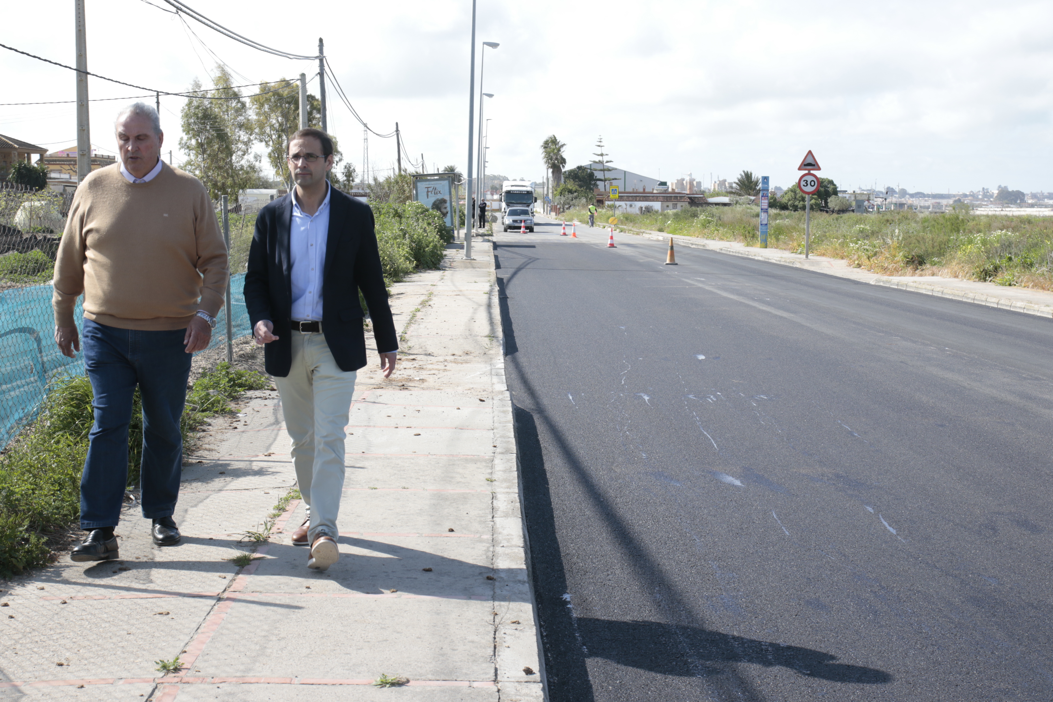 Elemental Eliminación balcón COMIENZAN LOS TRABAJOS DE ASFALTADO DE LA CARRETERA DE LA ALGAIDA | Sanlúcar  de Barrameda