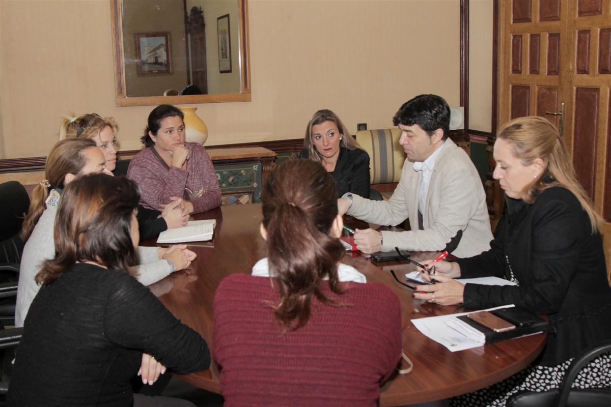 Juan Oliveros se reune con AMPA CEIP Quinta de la Paz (Foto: Mariqui Romero)