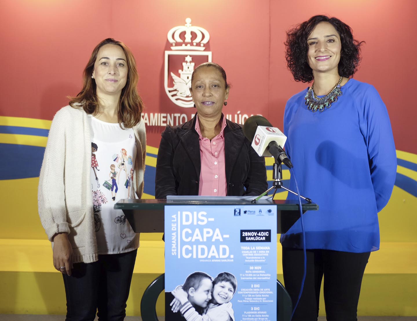 Rosario Monge, Teresa Rúa y Libertad Reyes, en la presentación de las actividades. (Foto: Nicolás G. Becerra)