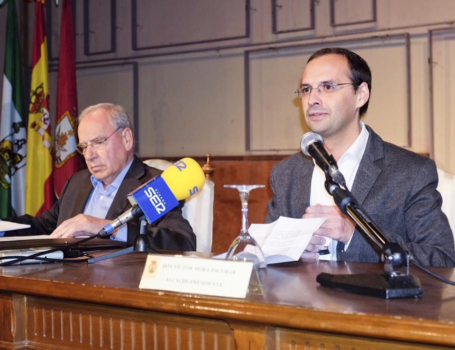 Alfonso Guerra fue presentado por Víctor Mora. (Foto: Nicolás G. Becerra)