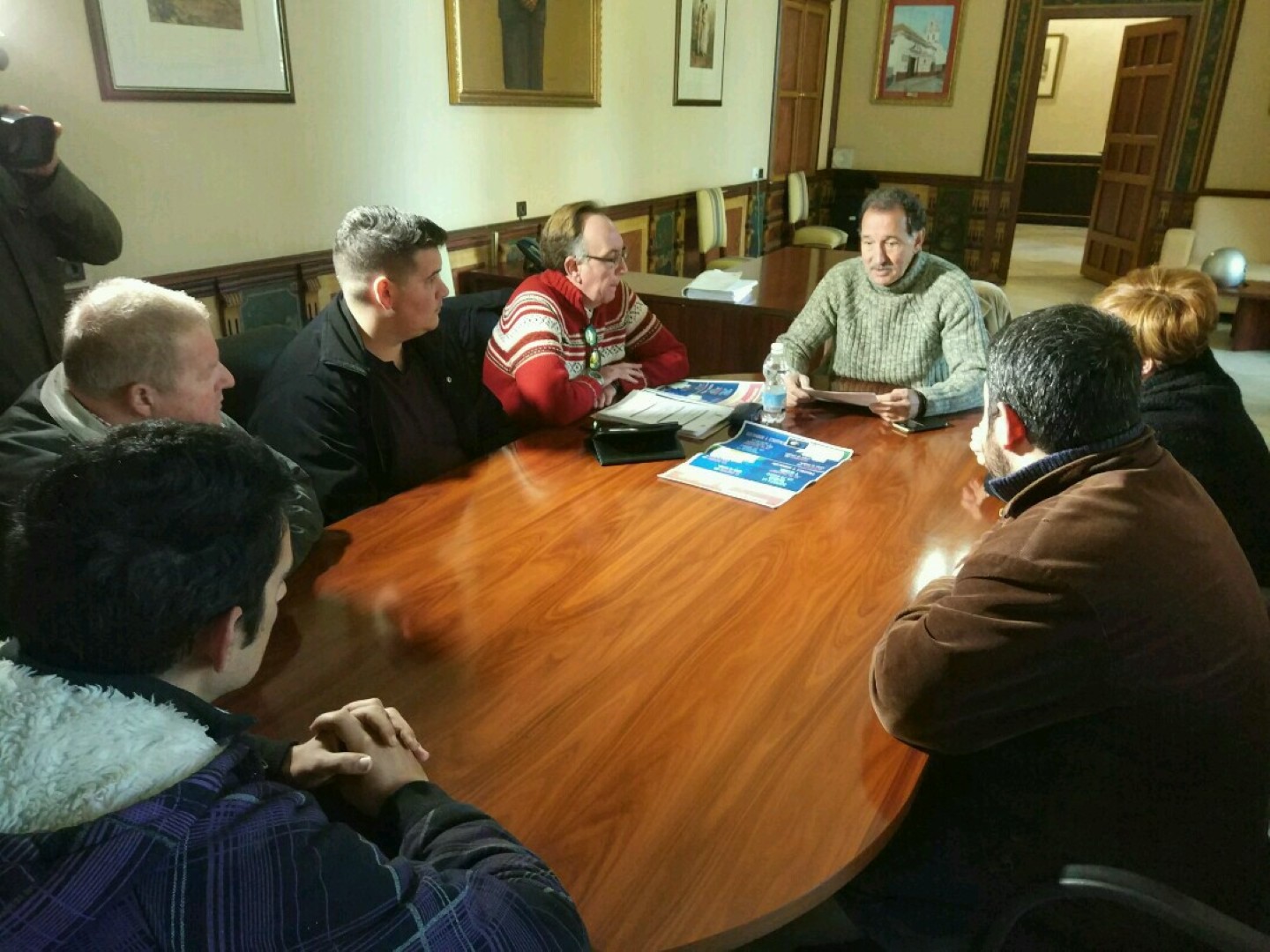 Reunión en la que se informa a las AAVV y barriadas de las actividades (foto: Mariqui Romero)